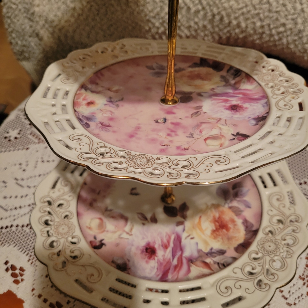 Vintage-Inspired Maison Blanc Tea Time Floral 3 Tiered Serving Stand - Picture 3 of 6